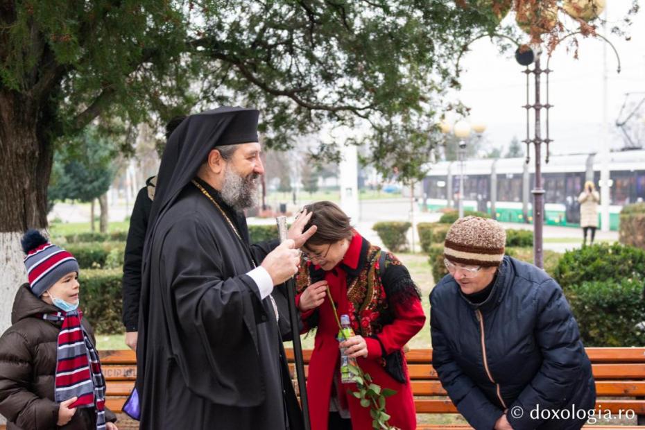 Întâmpinarea ierarhului la slujba de hram la biserica „Sfântul Nicolae Domnesc”  / Foto: Mihail Vrăjitoru
