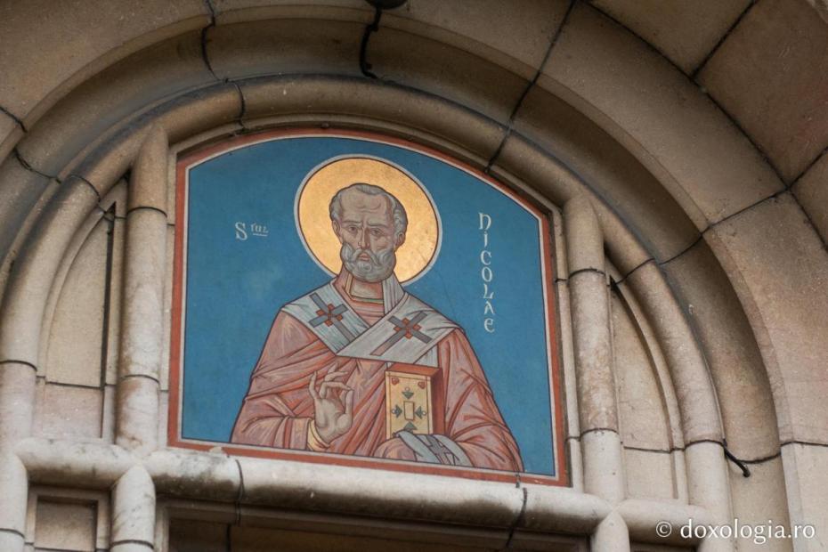 Icoană cu Sfântul Nicolae care se află la intrarea în biserica „Sfântul Nicolae Domnesc” din zona Palatului Culturii Iași / Foto: Mihail Vrăjitoru