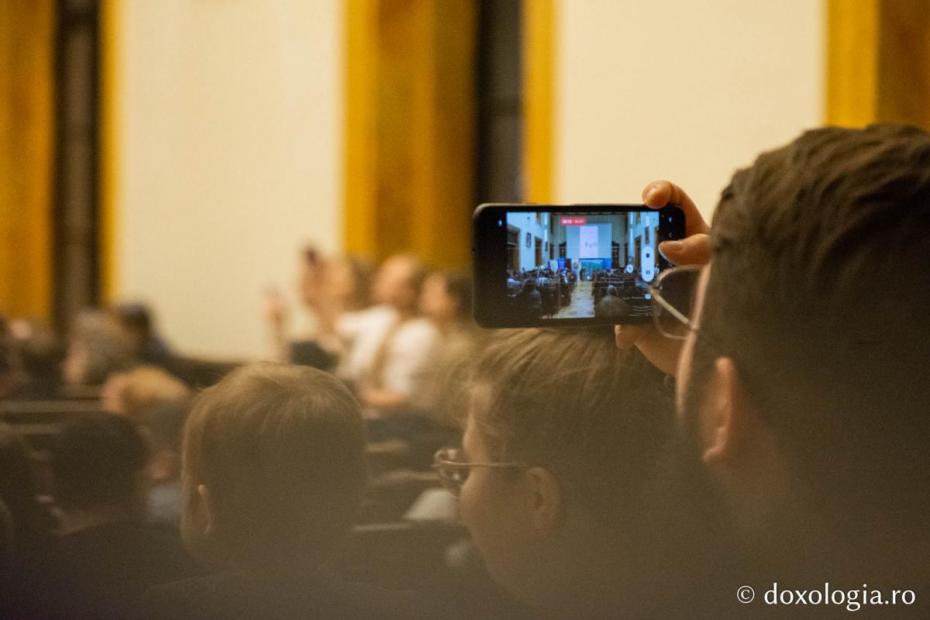 Studenții Facultății de Teologie Ortodoxă din Iași au organizat un eveniment dedicat Zilei Internaționale a Persoanei cu Dizabilități / Foto: Mihail Vrăjitoru